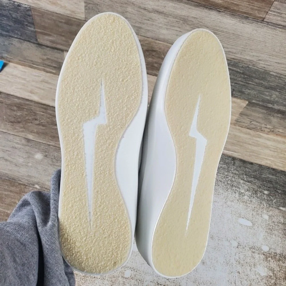 Wolf & Shepherd Cruise Tre Womens Shoes Sz 8 White Vanilla Suede Slip On Sneaker